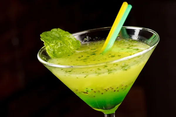 Cocktail with kiwi — Stock Photo, Image