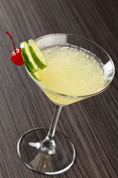 Cocktail with cucumbe — Stock Photo, Image