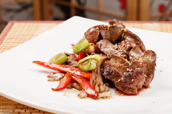 Rindfleisch mit Gemüse — Stockfoto