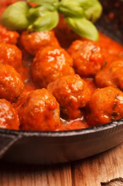 domates soslu köfte