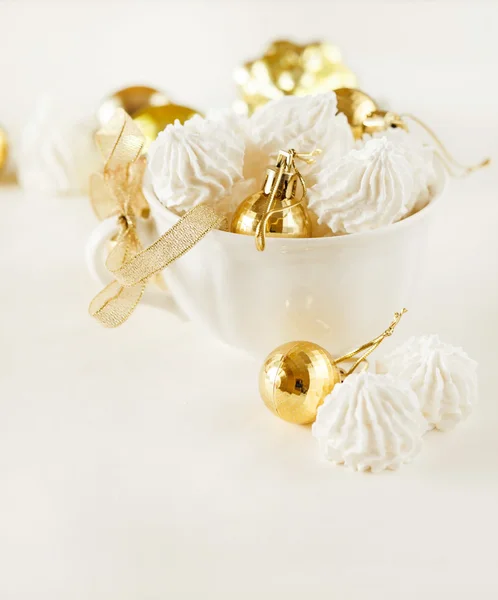 Meringue cookies on Christmas table — Stock Photo, Image