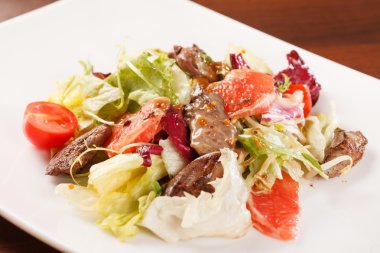 sığır eti ve greyfurt salatası