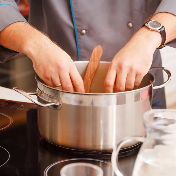 Chef preparing food — Stock Photo, Image