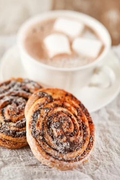 Cinnamon rolls with cocoa — Stock Photo, Image