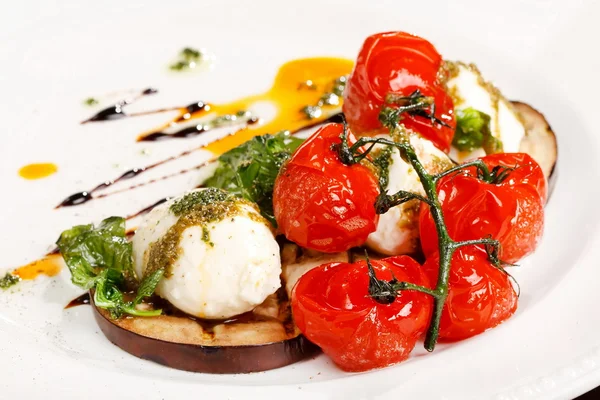 Verdure alla griglia con mozzarella — Foto Stock