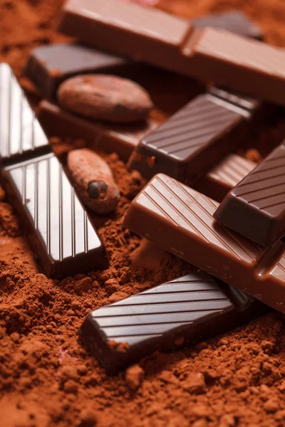 Chocolate with cocoa beans — Stock Photo, Image