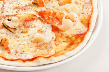 Deniz ürünleri pizza