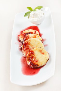 kiraz soslu peynirli gözleme