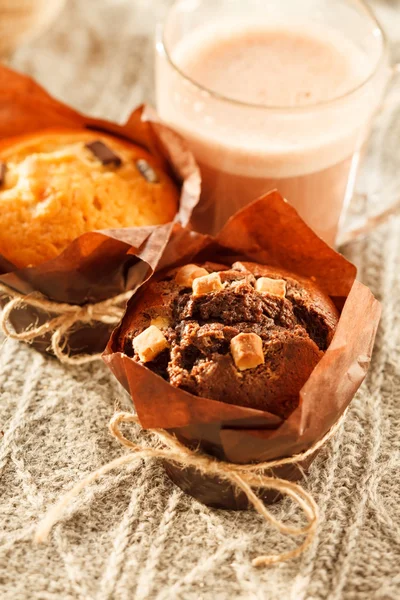 Cakes with chocolate — Stock Photo, Image