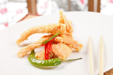 Somon tempura içinde