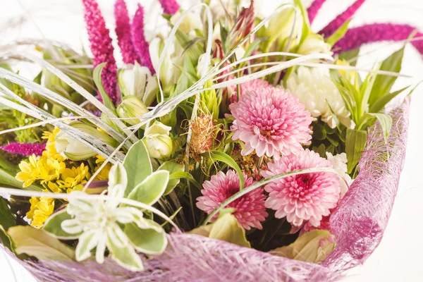 Boeket van kleurrijke bloemen — Stockfoto