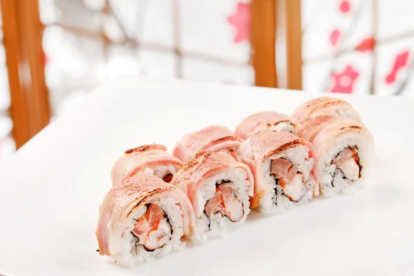Sushi aux crevettes et bacon — Photo