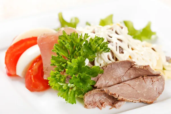 Rundvlees met groenten — Stockfoto