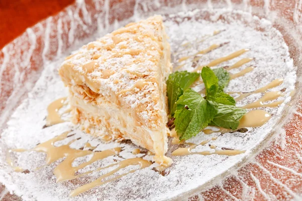 Karamel ile lezzetli pasta — Stok fotoğraf