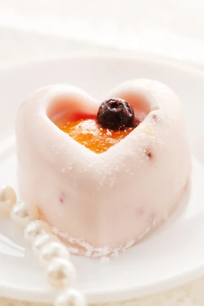 Десерт в форме сердца на День Святого Валентина — стоковое фото