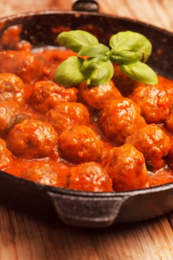 domates soslu köfte