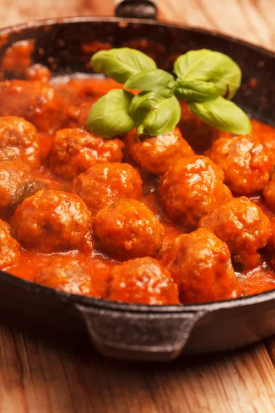 domates soslu köfte