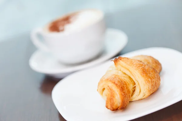 Morning coffee with croissant — Stock Photo, Image