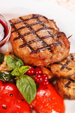 Sebzeli ızgara biftek