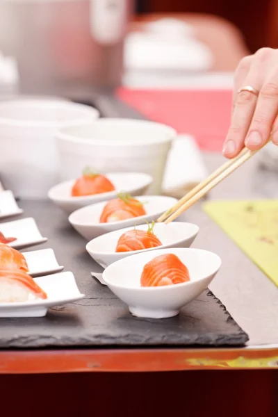 Sushi sobre la mesa —  Fotos de Stock