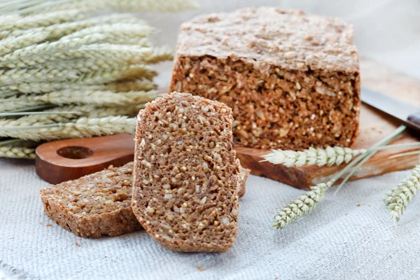Hausgemachtes traditionelles Brot — Stockfoto