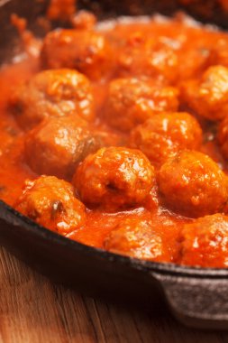domates soslu köfte