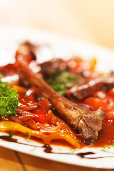 Grilled ribs with vegetables — Stock Photo, Image