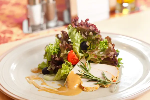 Salad with chicken — Stock Photo, Image