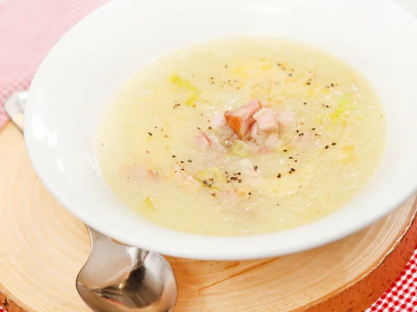Крем-суп с беконом — стоковое фото