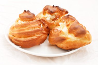 taze krema ile doldurulmuş eklerleri