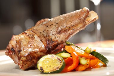 ile sebze kızarmış pirzola