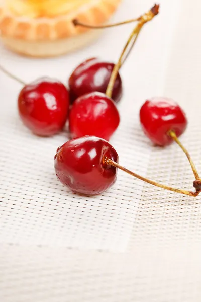 Tarta con cerezas — Foto de Stock