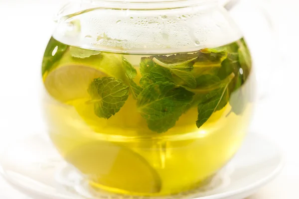 Tea with lime and mint — Stock Photo, Image