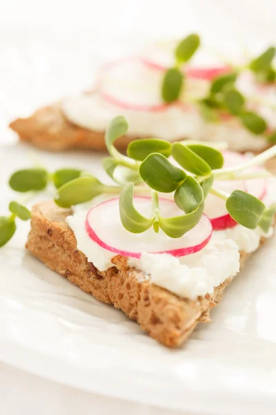 Sandwiches with radish and sunflower sprouts — Stock Photo, Image