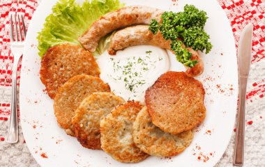 sosisli patates gözlemesi