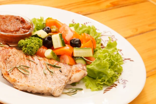 Pollo con verduras —  Fotos de Stock