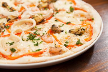 Deniz ürünleri pizza