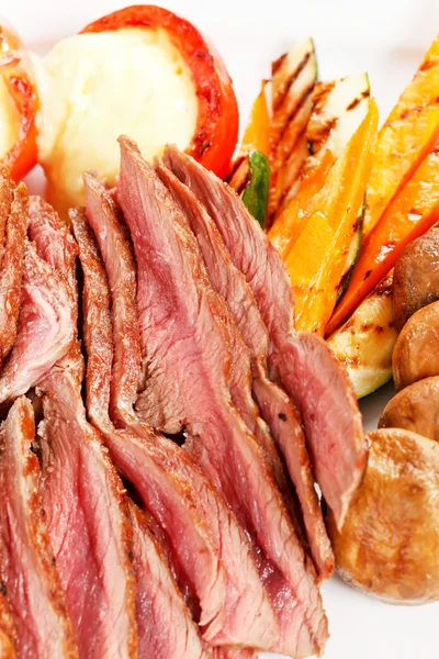 Roasted beef with vegetables — Stock Photo, Image