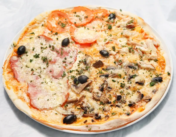 Välsmakande pizza — Stockfoto