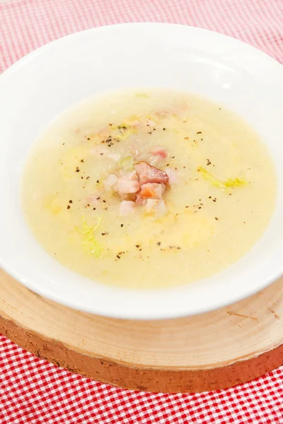 Крем-суп с беконом — стоковое фото