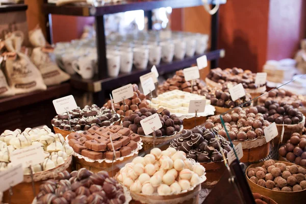 Dulces de chocolate en la tienda Imagen De Stock