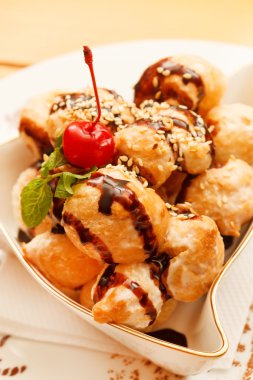 Çikolatalı profiterol