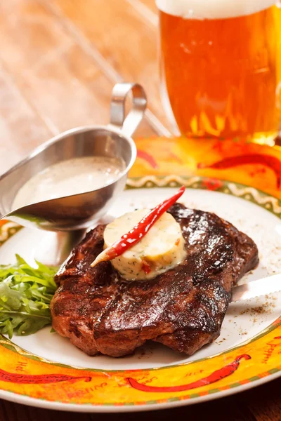 Hovězí steak s máslem — Stock fotografie