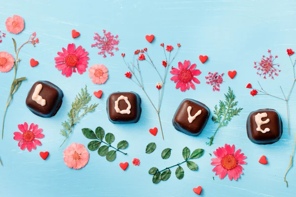 Choklad hjärtans närvarande — Stockfoto