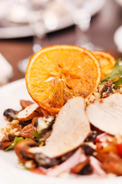 Hühnersalat mit Orange — Stockfoto