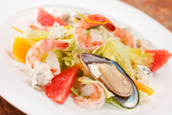 Zeevruchten salade — Stockfoto