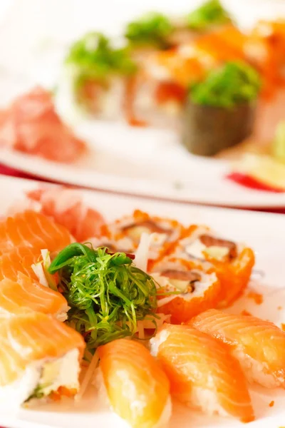 Sushi sobre la mesa — Foto de Stock