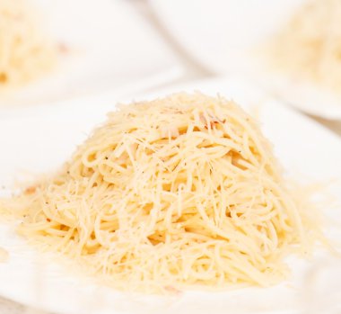 pasta pastırma ve krema sos ile