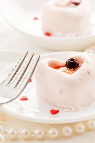 Postre en forma de corazón para el Día de San Valentín — Foto de Stock