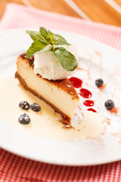 Cheesecake with ice cream — Stock Photo, Image